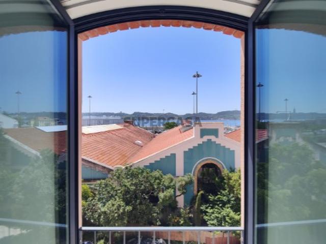 Apartamento T1 novo no Empreendimento Bom Sucesso, Belém, com vista rio