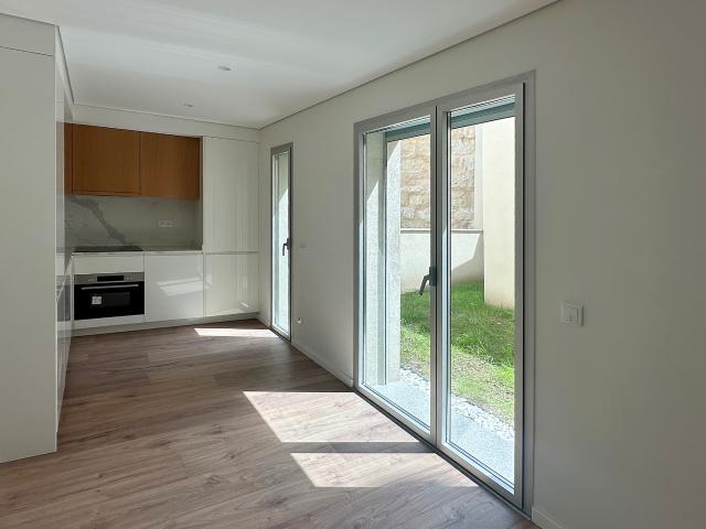 Apartamento T1 novo Camóes