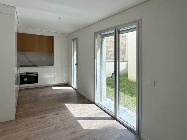 Apartamento T1 novo Camóes