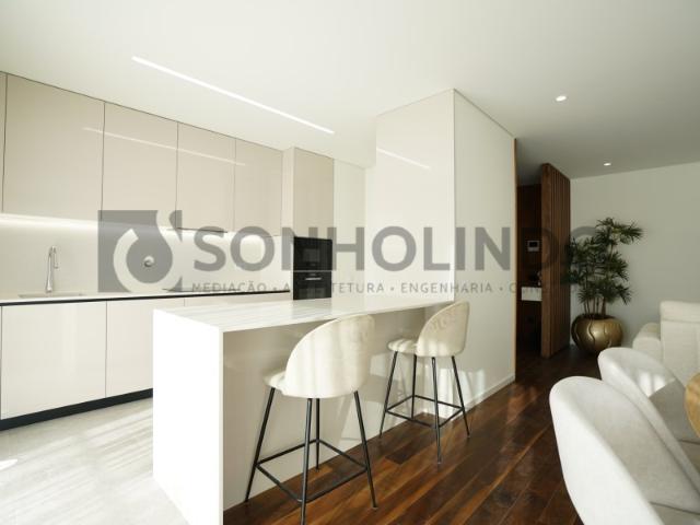 Apartamento T1 novo com varanda, exposição solar Nascente, garagem fechada para 1 viatura