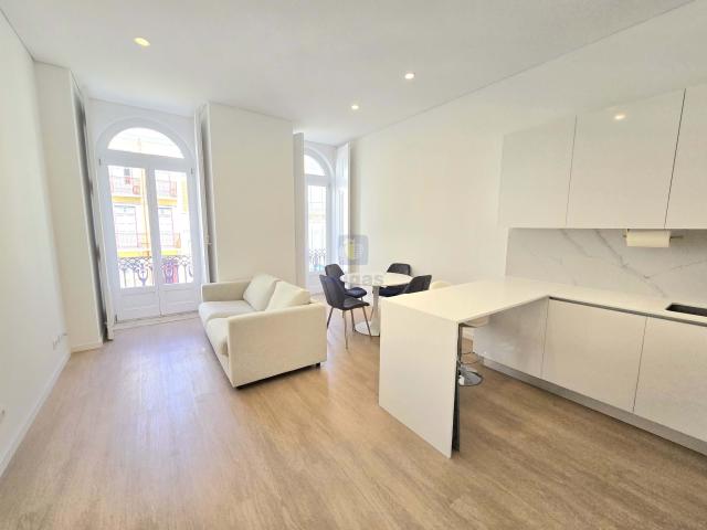 Apartamento T1, novo com varanda e mobildado
