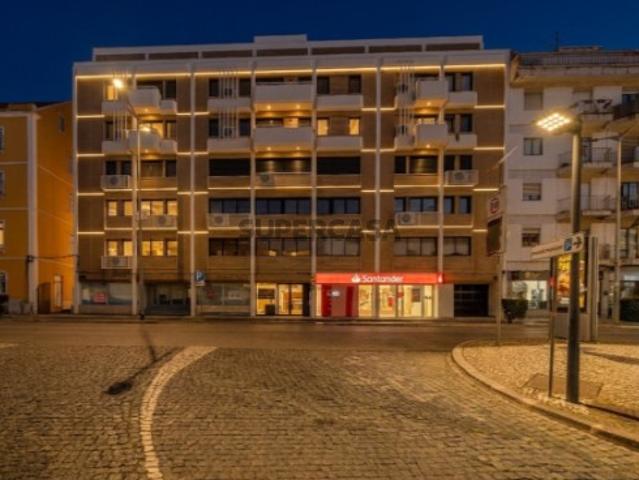 Apartamento T1 Novo com Garagem e Elevador Centro de Torres Vedras
