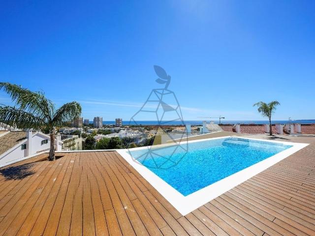 Apartamento T1 novo com piscina e garagem em Alvor