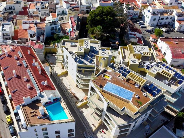 Apartamento T1 novo em condomínio fechado com piscina e garagem em Alvor