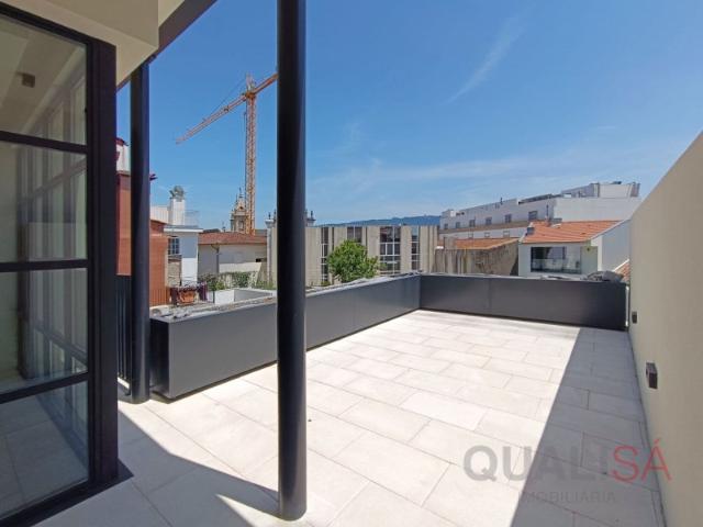 Apartamento T1 novo equipado, mobilado e com terraço, no centro histórico de Braga para arrendamento