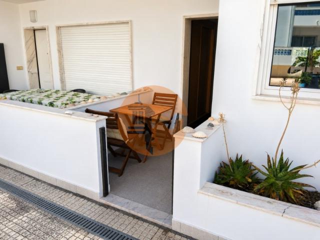 Apartamento T1 num condomínio com piscina para arrendamento em Santa Luzia