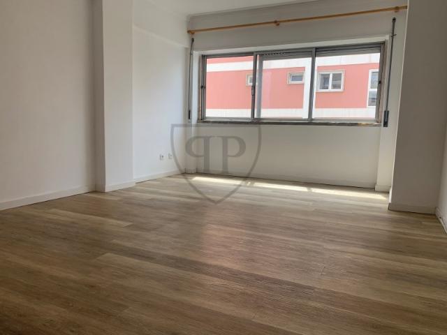 APARTAMENTO T1 PAÇO DE ARCOS