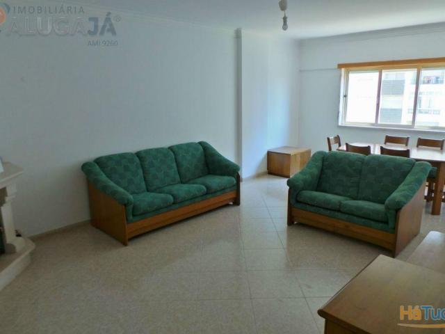 Apartamento T1 para investimento em zona central da Urbanização, com lareira e arrecadação | 26064089166