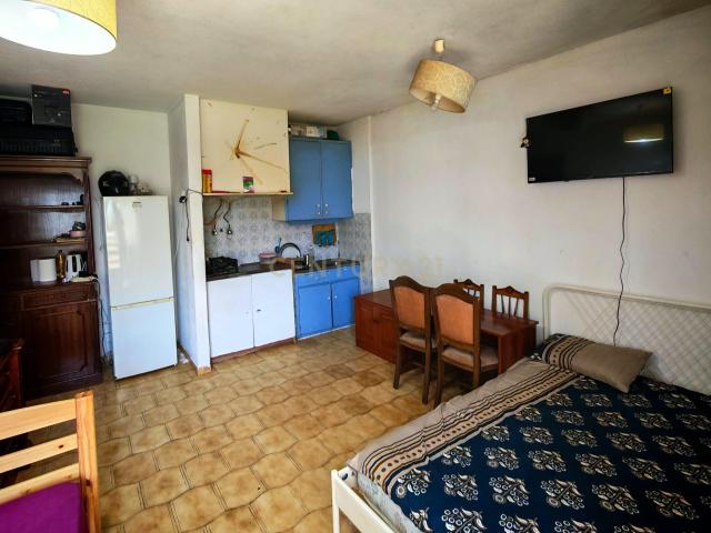 Apartamento T1 para Remodelar Reboleira – prédio com elevadores e localização central