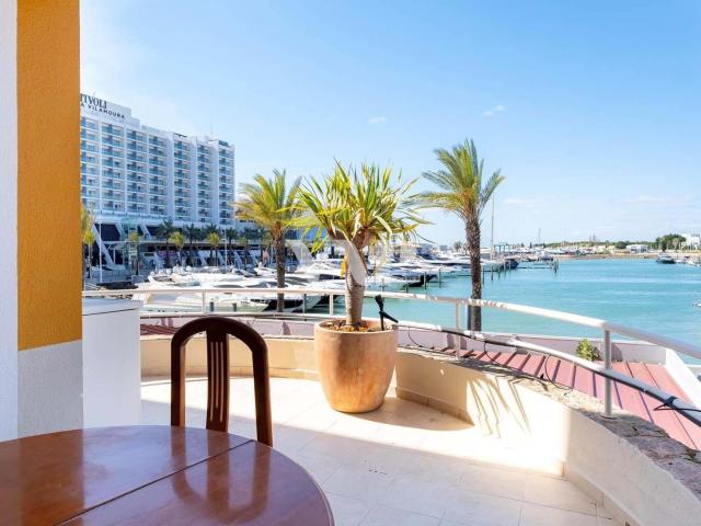 Apartamento T1 para venda com vista sobre a Marina de Vilamo. 119m² Vilamoura