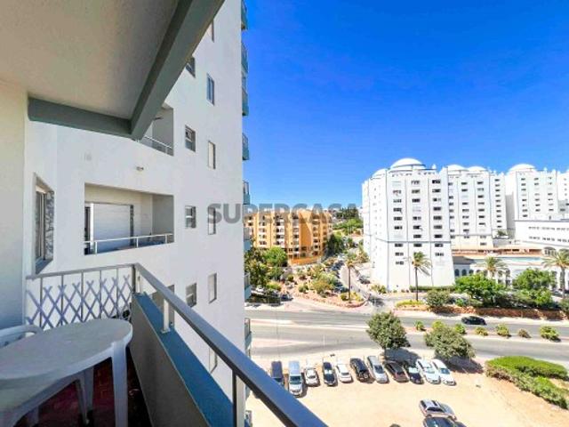 Apartamento T1 para Venda com estacionamento na Praia da Rocha