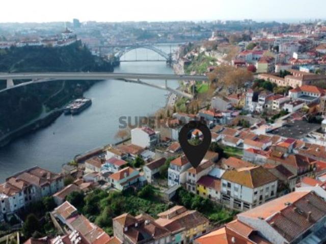 APARTAMENTO T1 PREMIUM COM VISTA RIO EM ZONA NOBRE DO PORTO