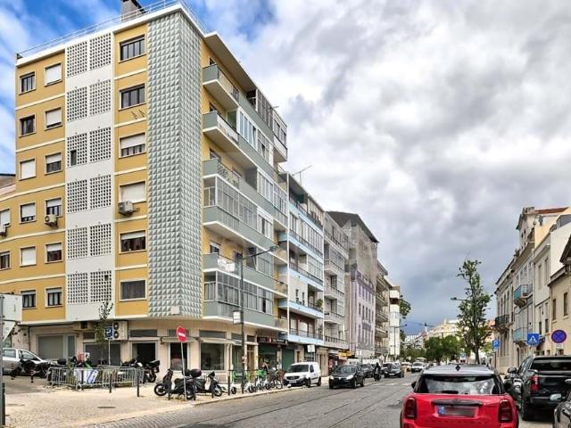 Apartamento T1 | Remodelado | Mobilado | Varanda e terraço | Campo Mártires da Pátria