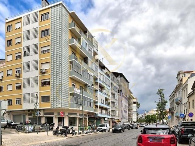 Apartamento T1 | Remodelado | Mobilado | Varanda e terraço | Campo Mártires da Pátria