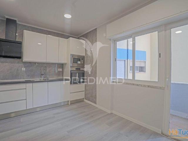 Apartamento T1 Remodelado na Venteira com Elevador e Varanda | 26074094948
