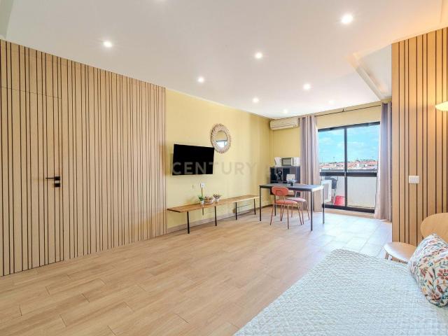 Apartamento T1 remodelado na zona de Oura, em Albufeira