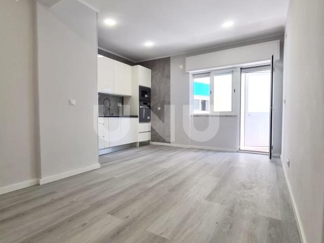 Apartamento T1 remodelado Amadora