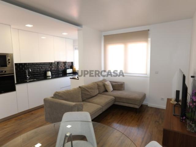Apartamento T1 Remodelado Centro de Rio de Mouro | 1.º Andar