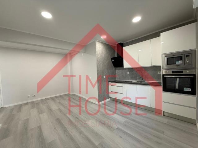 Apartamento T1, remodelado, com varandas e elevador Amadora Lisboa