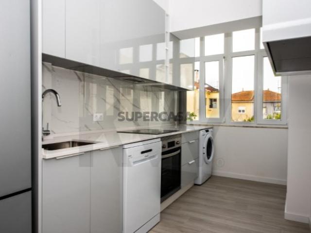 Apartamento T1 remodelado, cozinha totalmente equipada, Centro de Almada, Lisboa