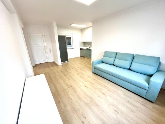 Apartamento T1 Remodelado e Mobilado com Garagem Junto Praia