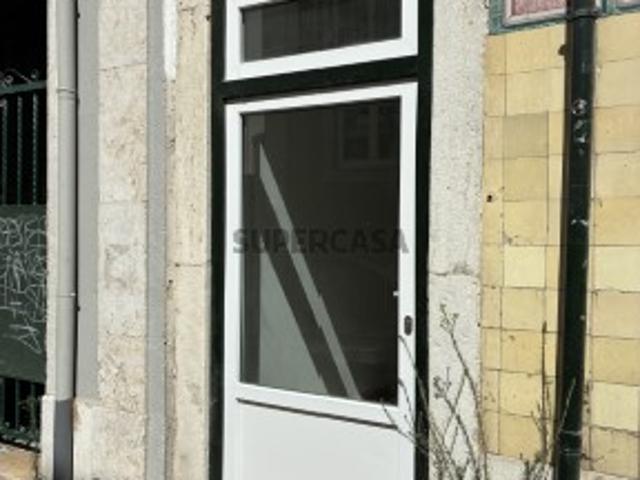 Apartamento T1 remodelado em Santa Apolónia