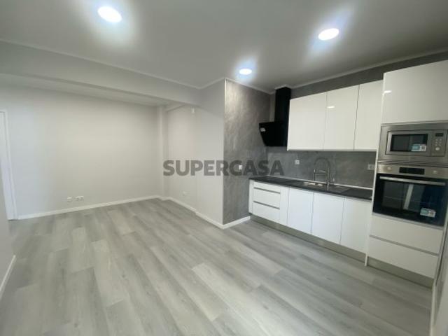 Apartamento T1 Remodelado em Zona Central da Amadora| Junto a Transportes e Serviços | Não perca a oportunidade, marque já a sua visita!