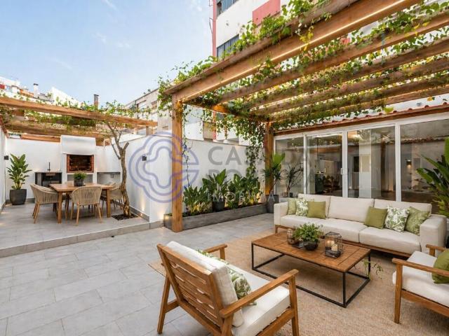 Apartamento T1 Renovado com Logradouro, Churrasqueira e Anexo