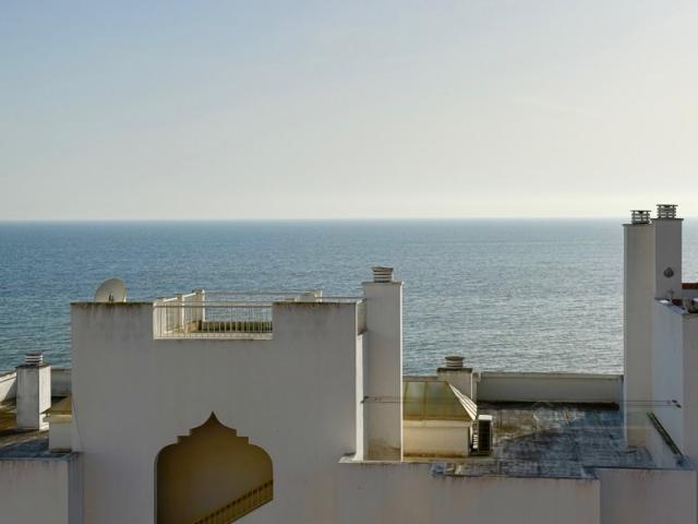Apartamento T1 Renovado com Vista Mar a 100 metros da Praia Quarteira