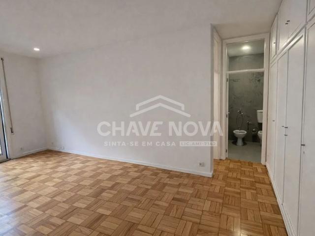 Apartamento T1 Renovado na Rua Antero de Quental, Porto