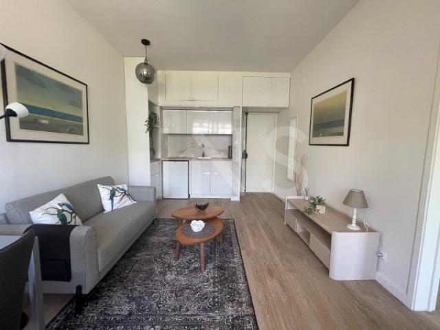 Apartamento T1 recuperado e mobilado com requinte no Alto da Barra em Oeiras