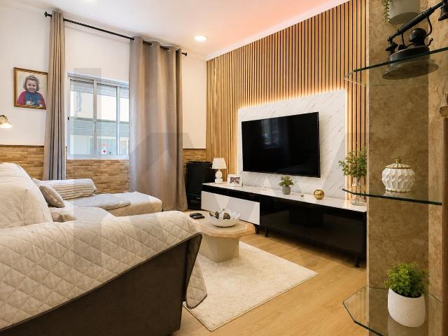 Apartamento T1 | Rés do Chão | Logradouro Privativo com Churrasqueira | Baixa da Banheira