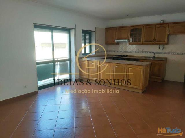 Apartamento T1, semi equipado no Laranjeiro | 26084061572