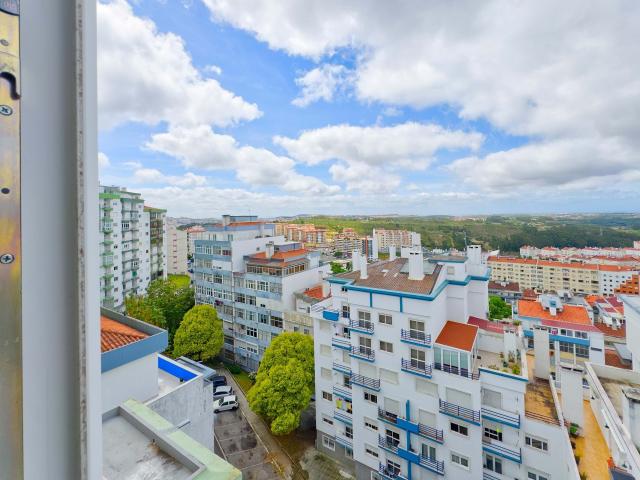 Apartamento T2+1 c/ 2 Marquises em Rio de Mouro, Sintra