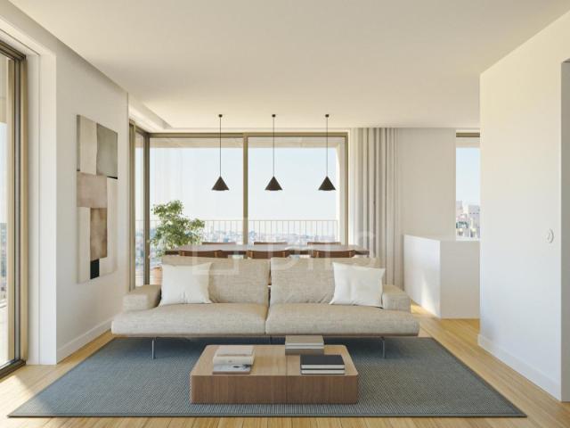 Apartamento T2+1 com área exterior em pleno centro da cidade do Porto