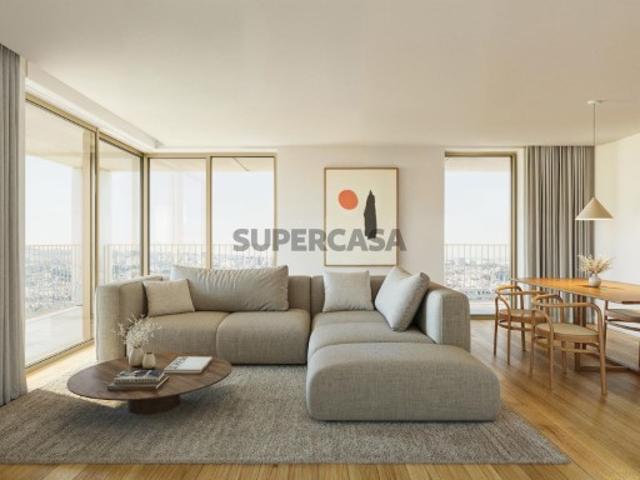 Apartamento T2+1 com área exterior em pleno centro da cidade do Porto