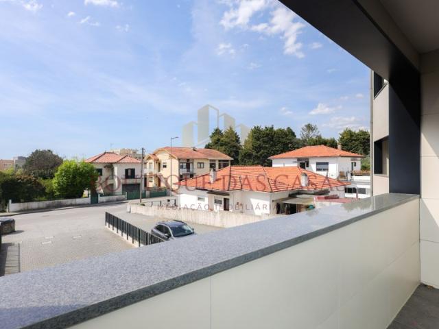 Apartamento T2+1 com Box para 2 Carros Canelas