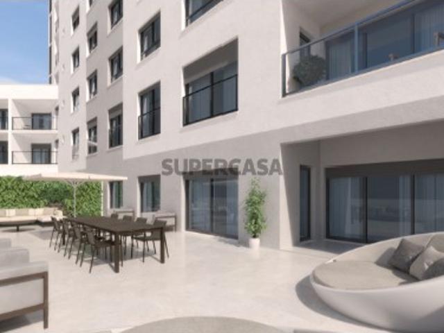 Apartamento T2+1, com estacionamento em Box, em condomínio fechado na Praia da Rocha, Portimão, Algarve
