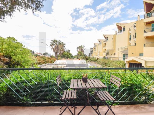 Apartamento T2+1 com jardim em condomínio privado com piscina – Paço de Arcos