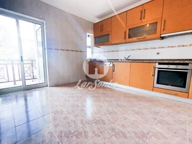 Apartamento T2+1 com localização privilegiada, a poucos minu. 117m² Campelo e Ovil
