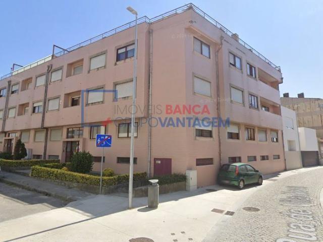 Apartamento T2+1 com pátio, em Aldoar