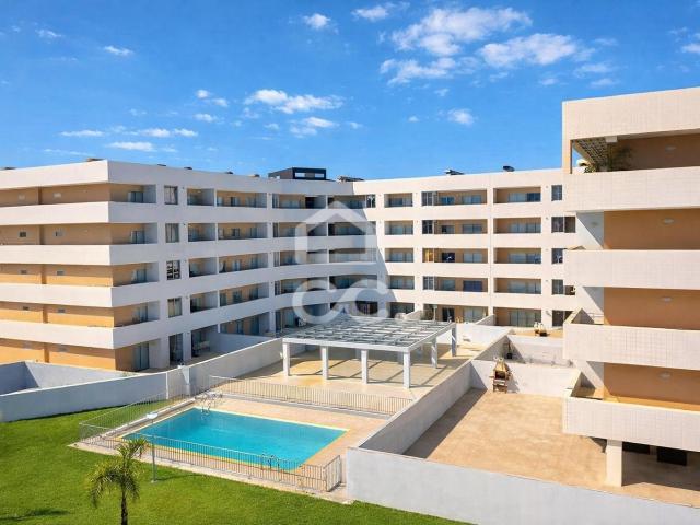 Apartamento T2+1 com piscina e terraço em condomínio privado