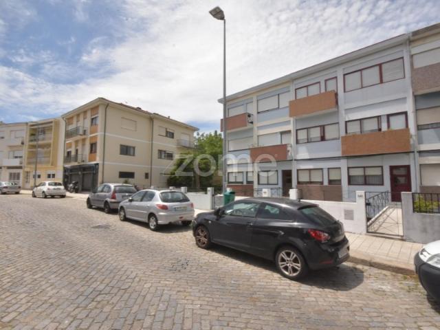 Apartamento T2 com 2 terraços, ao Pólo Universitário, Porto Arrend.º