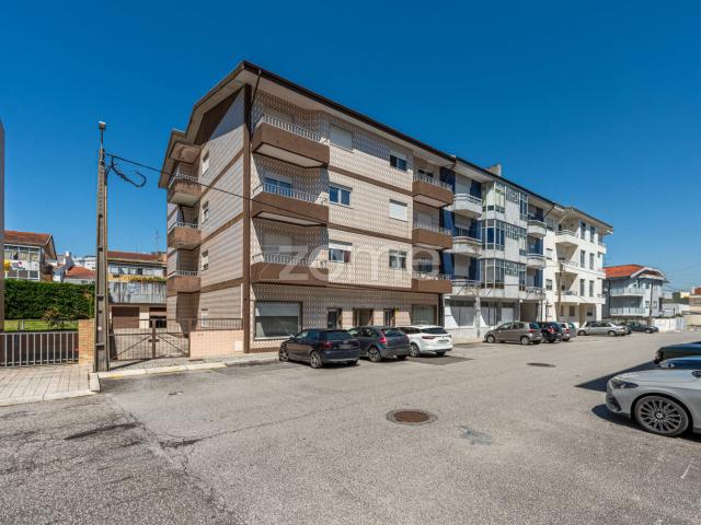 Apartamento T2+1 com varanda e garagem Forno, Rio Tinto