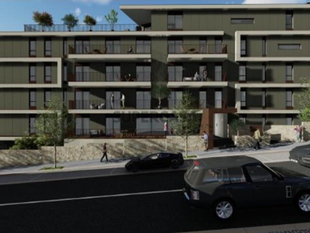 Apartamento T2+1 com varanda, jardim e um lugar de garagem