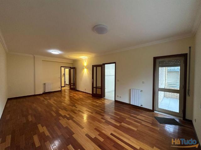 Apartamento T2+1 Arrendamento em Nogueira e Silva Escura,Maia | 26054083296