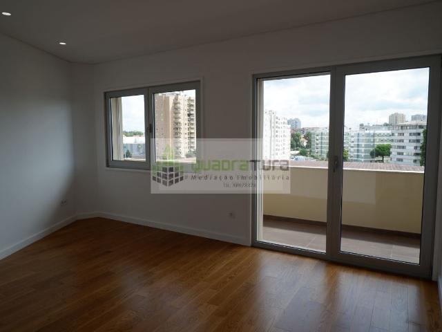Apartamento T2+1 | Boavista | junto à Rotunda | Totalmente restaurado