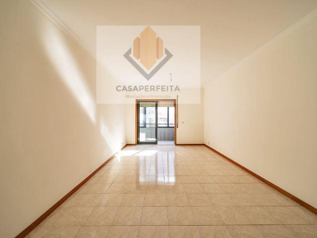 Apartamento T2+1 de 2 Frentes com Varandas e Box Oliveira. 93m² Oliveira Do Douro