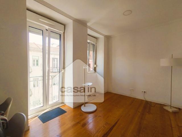 Apartamento T2+1 Duplex, Boutique com Varandas, 2 WC e Ar Condicionado, em Arroios