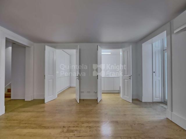 Apartamento T2+1 duplex com terraço, sem móveis em Lisboa